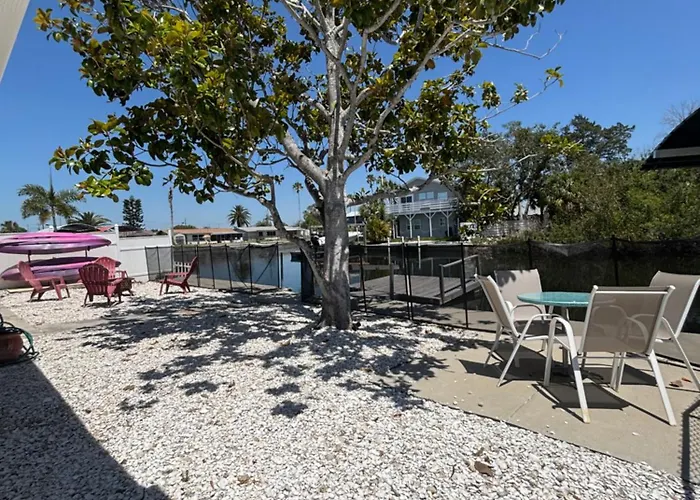 Gorgeous Seaside Seashell Cottage!