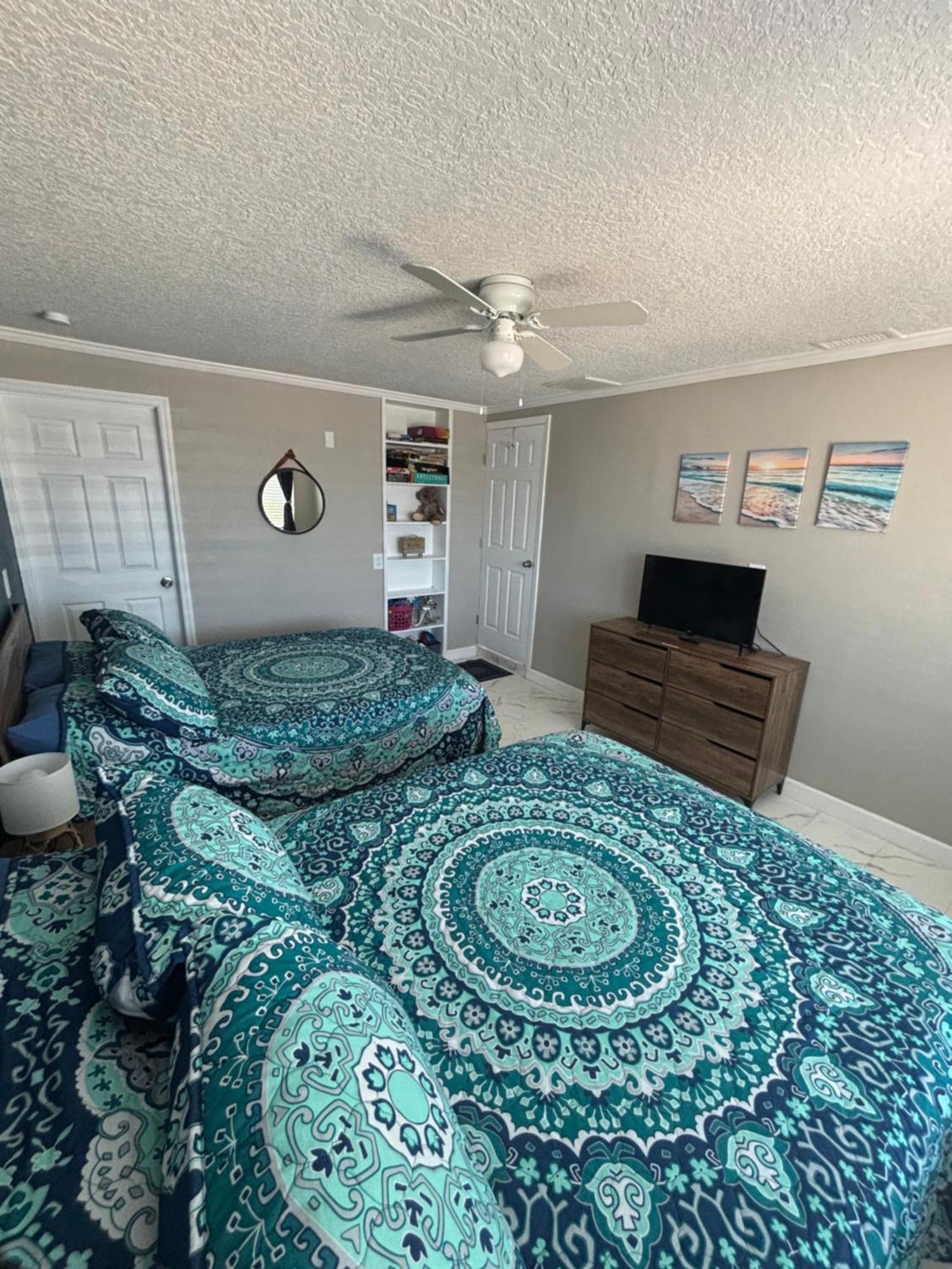 Gorgeous Seaside Seashell Cottage! Holiday home