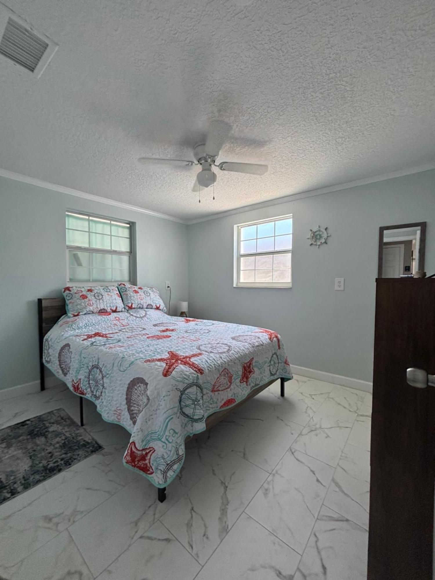 Gorgeous Seaside Seashell Cottage! * Hudson